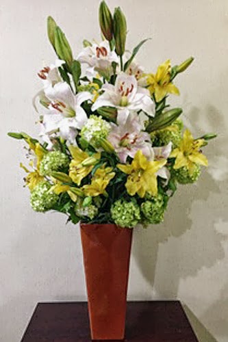 Lily Flower Arrangemnt
